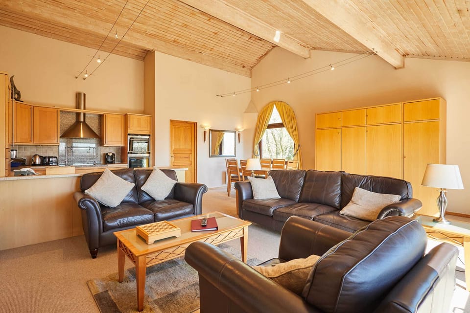 Beech Lodge, Grantham - Host & Stay