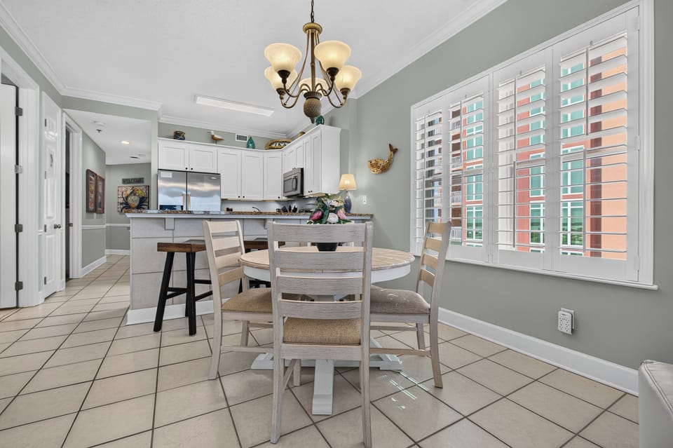 Dining table seats 4