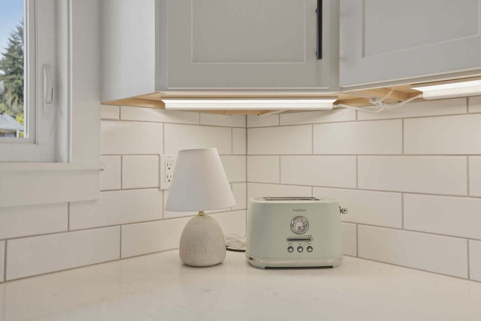 Lamp, Indoors, Appliance, Table Lamp, Toaster