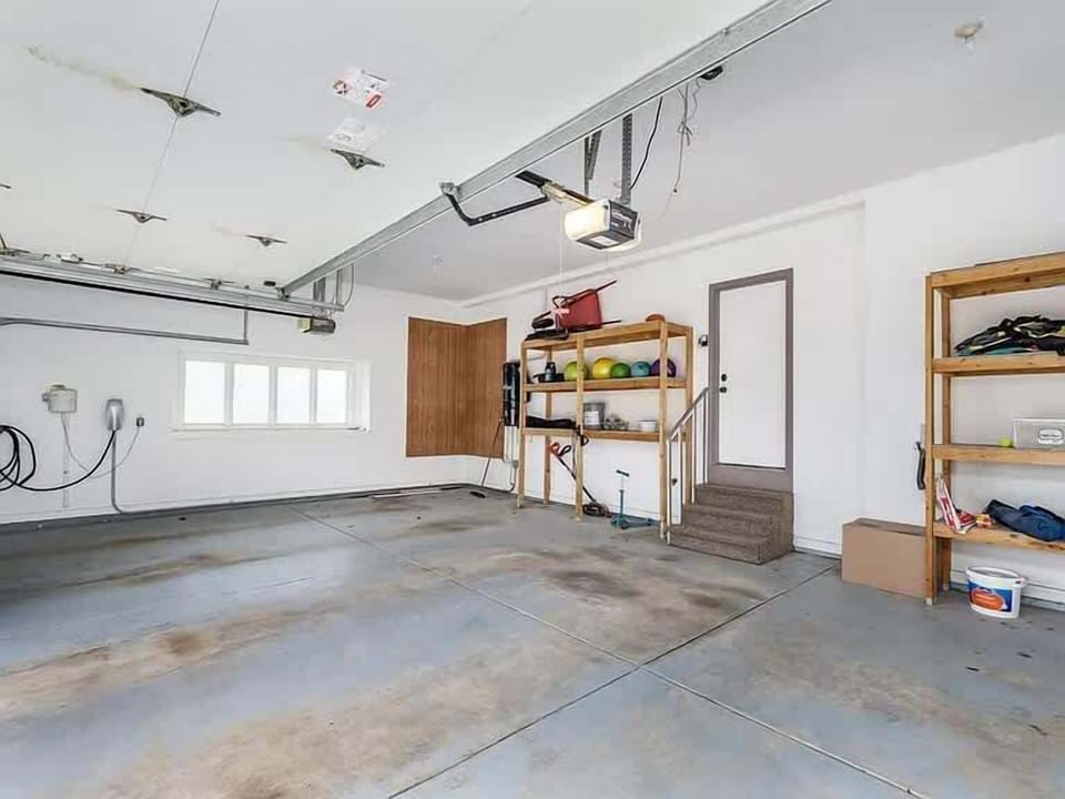 Large flex space w/ open floor & storage, ideal for games or hobbies
