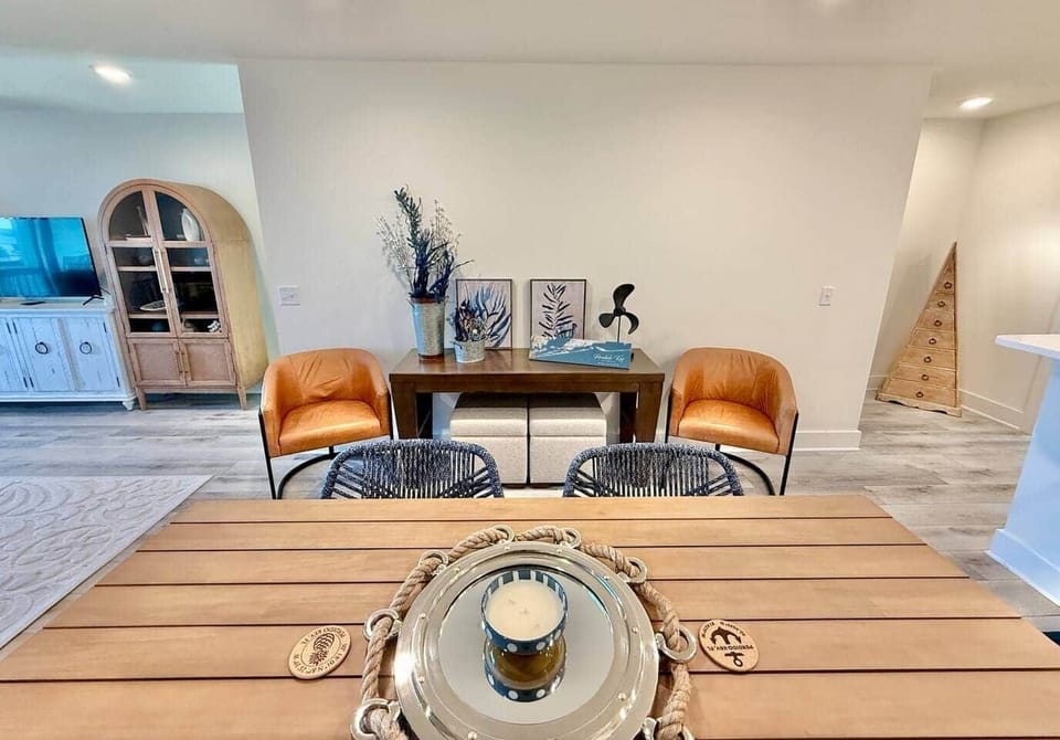 Lots of seating, Bayview 108, Innerarity Townhomes, Perdido Key FL