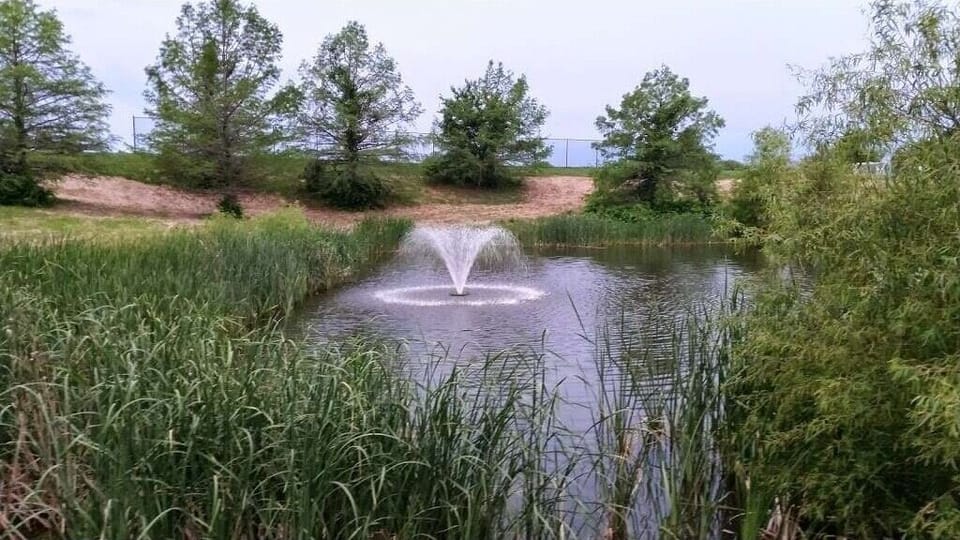 Swarner Park-walking trail and playground 5 min walk or short drive.