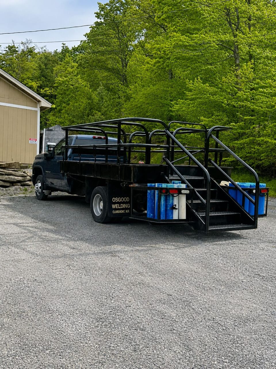 In the winter, hop on the door-to-slope shuttle—there and back with ease! 