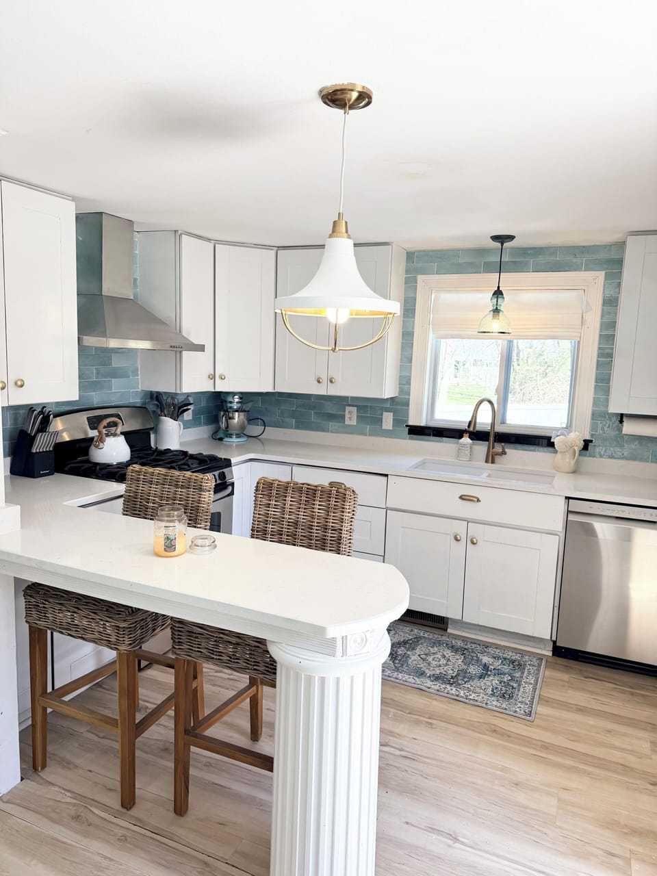 Pretty teal tile in kitchen w/ quartz countertops