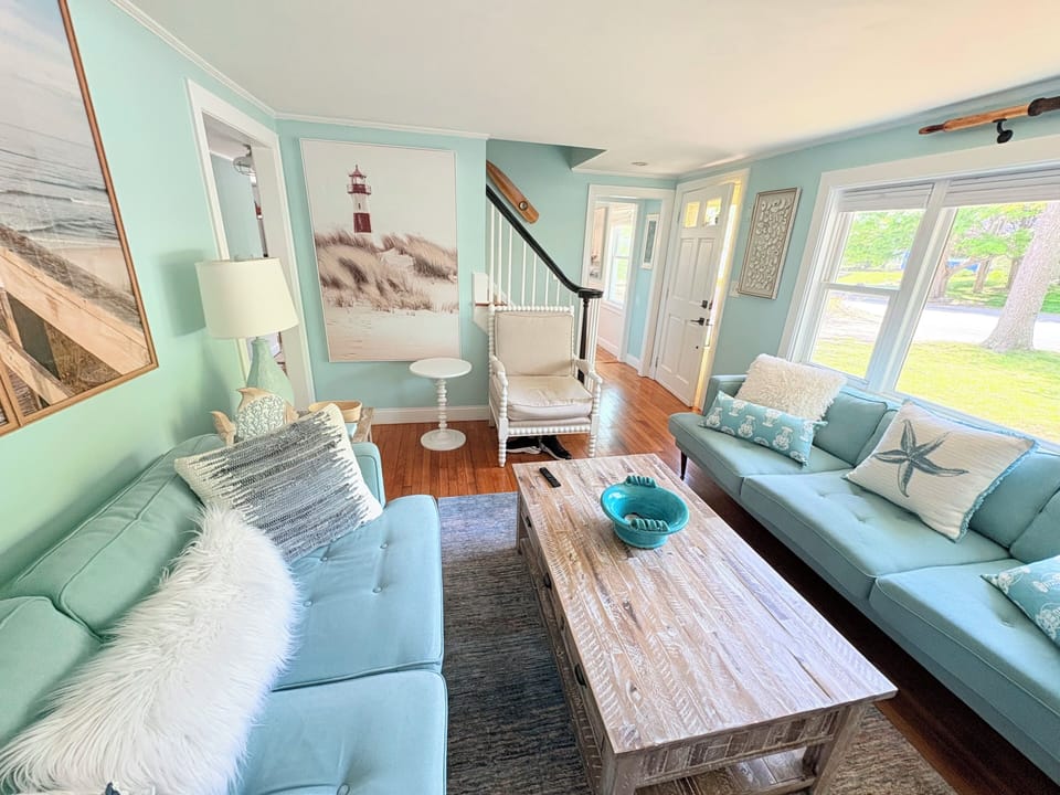 Bright and Sunny Living Space 