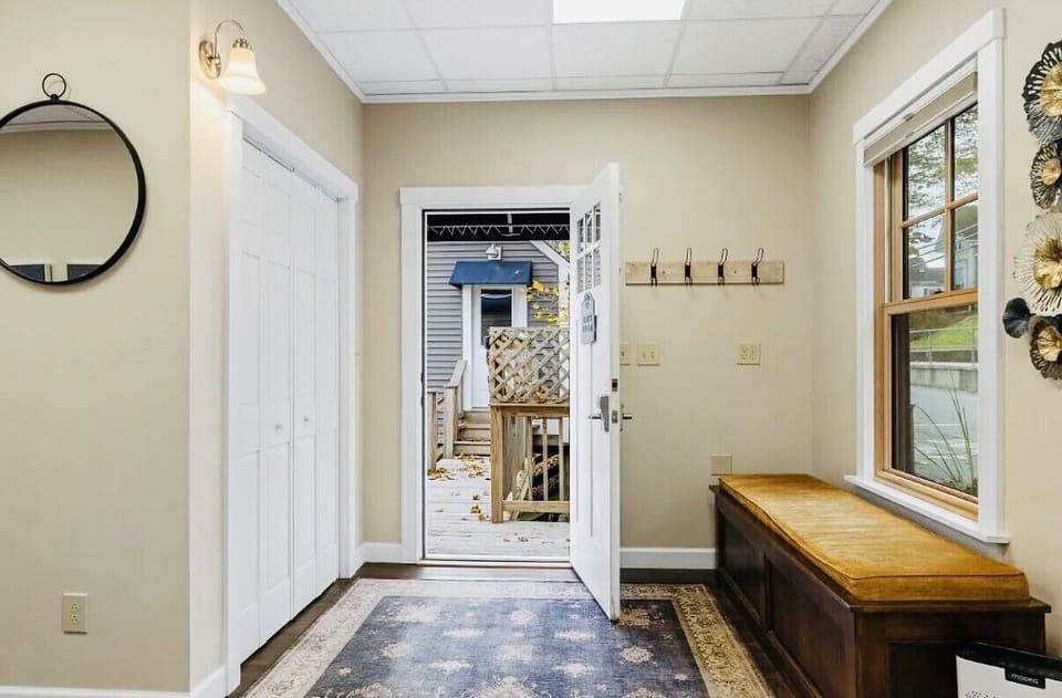 Super Cute Entrance 😉