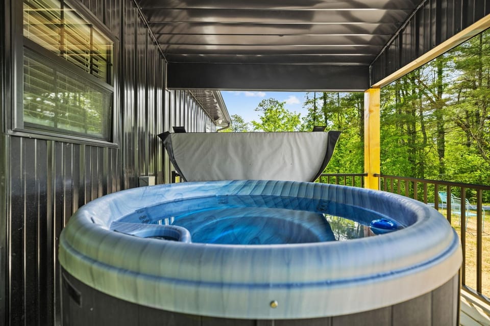 4-5 Person Hot Tub