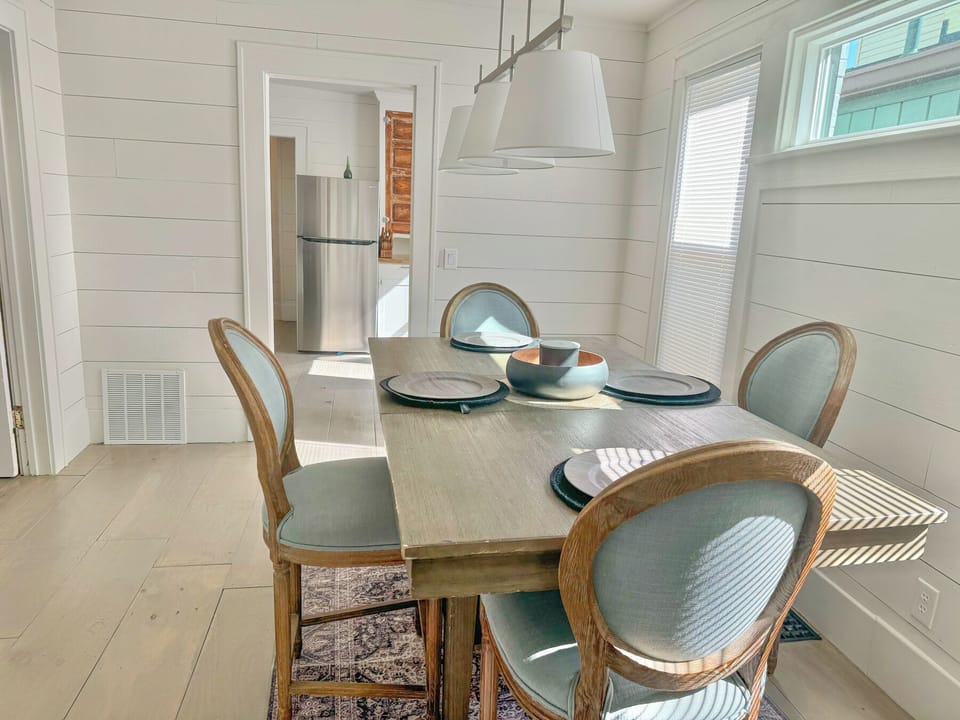 dining room seats 4