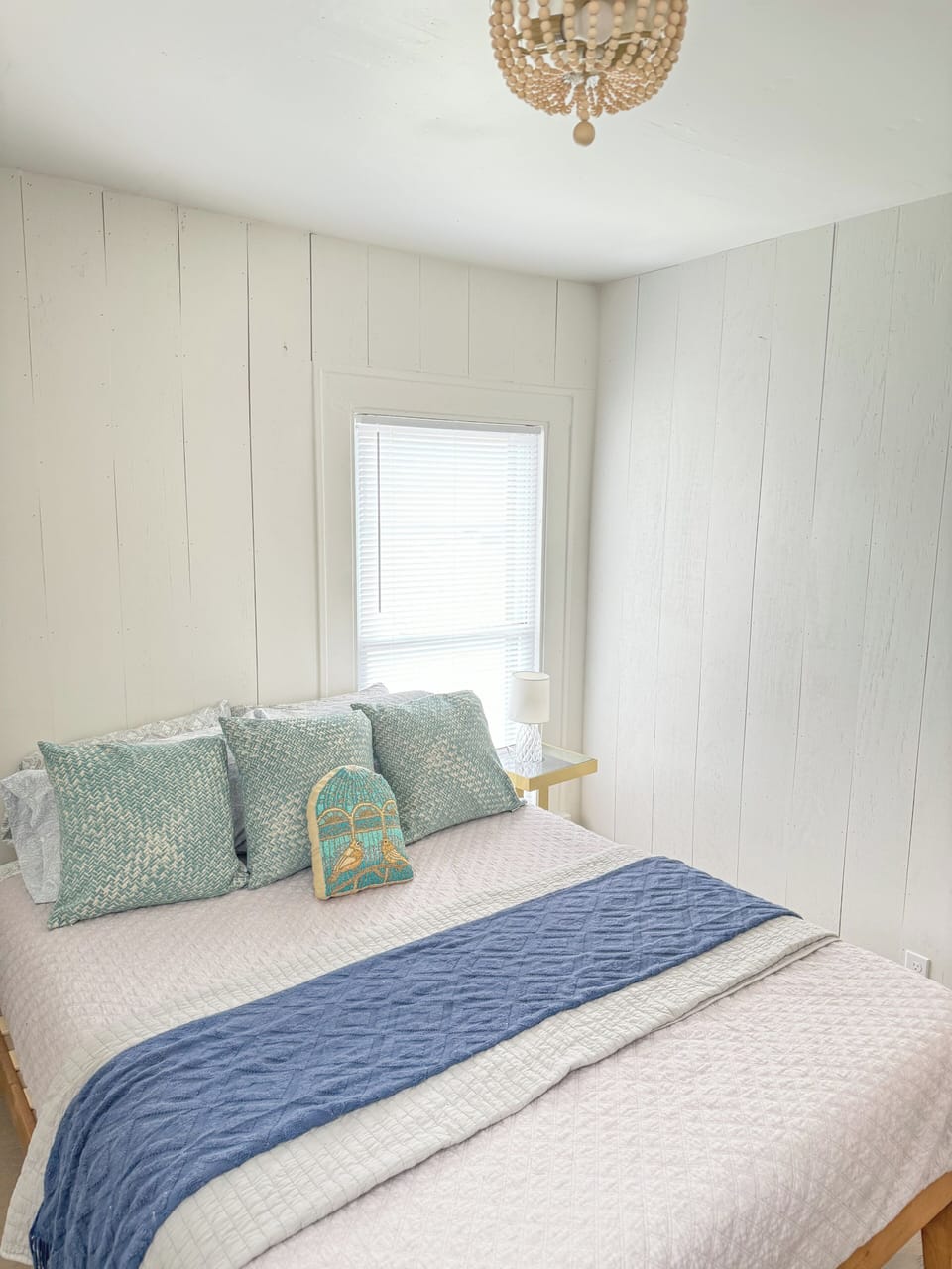 queen memory foam bed, with white noise machine