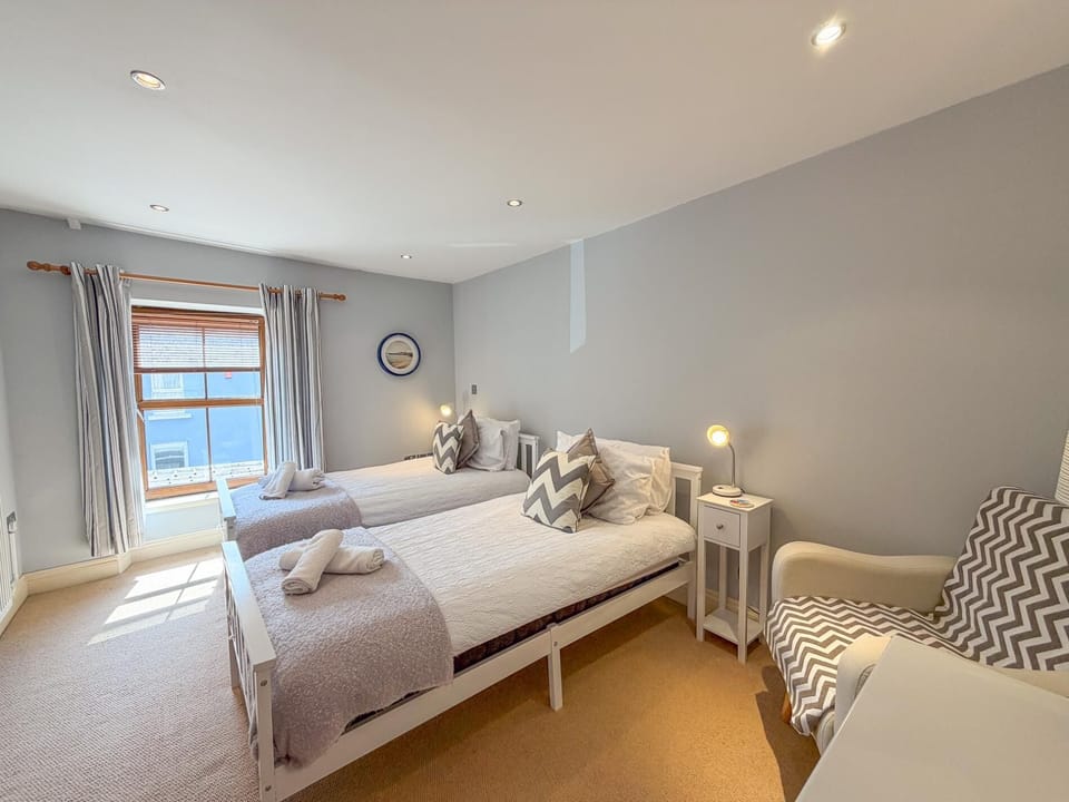 The Burrows - 3 Bedroom Holiday Home - Tenby (28051)
