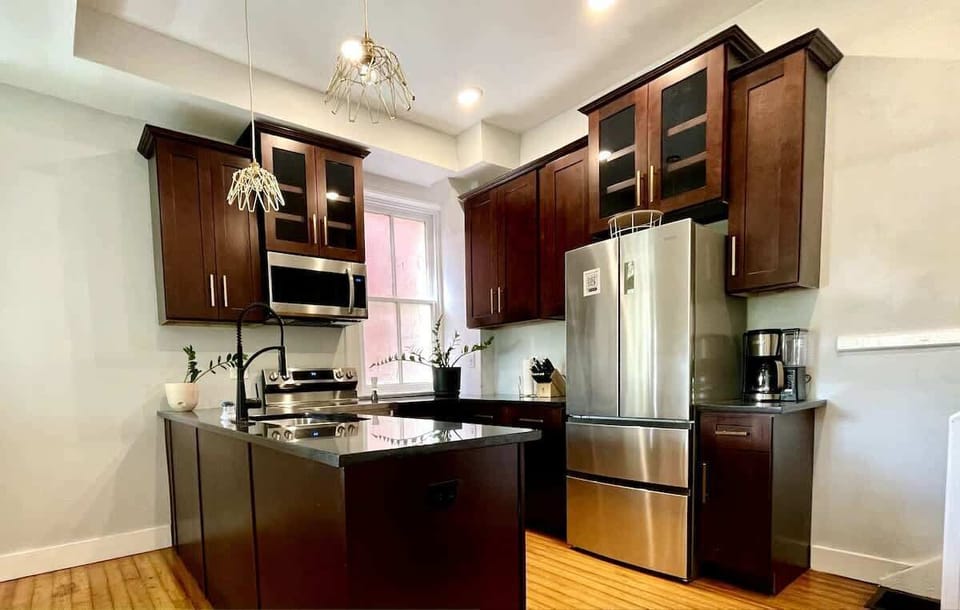 Kitchen: Fully equipped kitchen featuring contemporary appliances, ample counter space, and a bright, airy feel. Ideal for preparing meals or enjoying a relaxed dining experience at home.