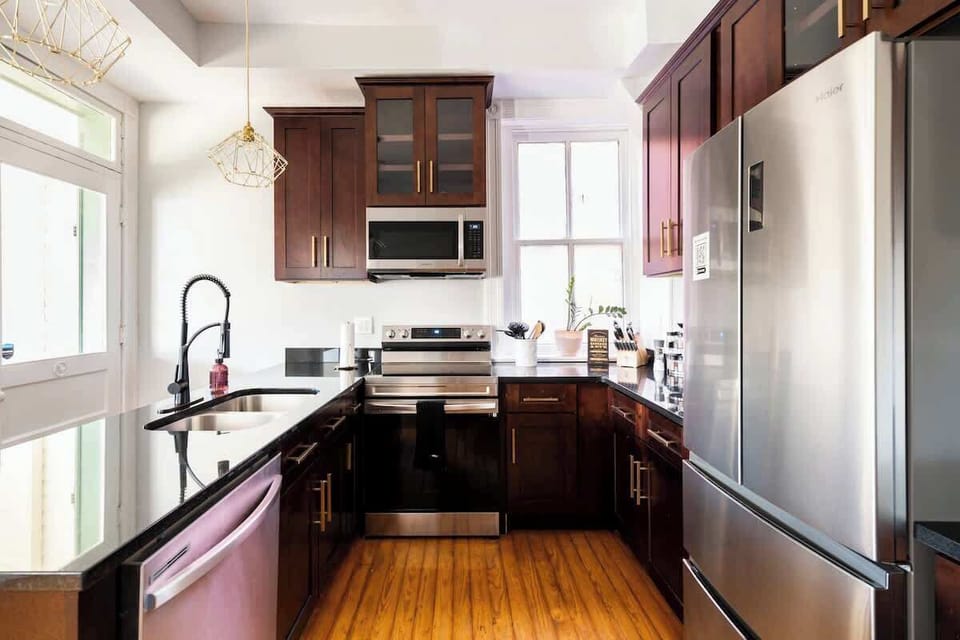 Kitchen: Fully equipped kitchen featuring contemporary appliances, ample counter space, and a bright, airy feel. Ideal for preparing meals or enjoying a relaxed dining experience at home.