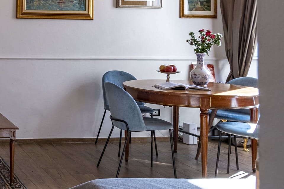 Room Detail