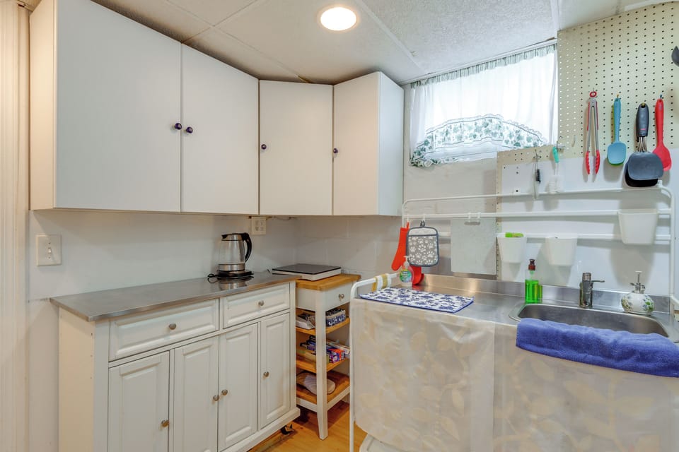 Kitchenette | Refrigerator | Microwave | Toaster Ovens