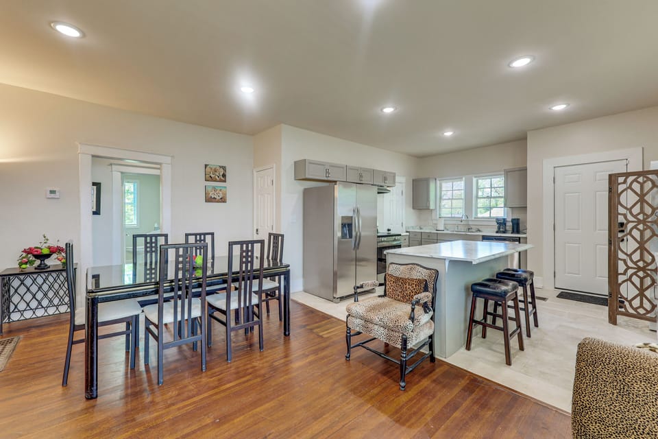 Dining Table | Breakfast Bar | Kitchen