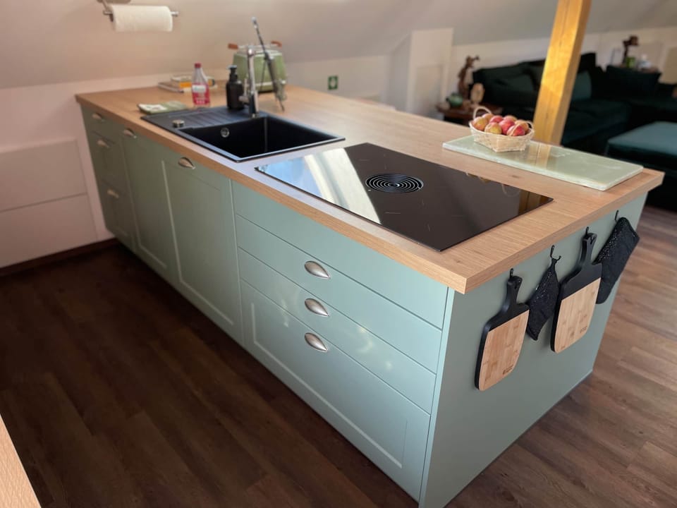 Clean, contemporary stovetop ready for all your cooking needs.