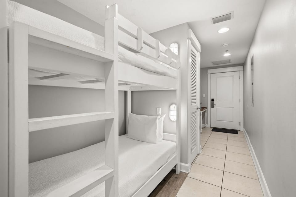 Bunk Alcove