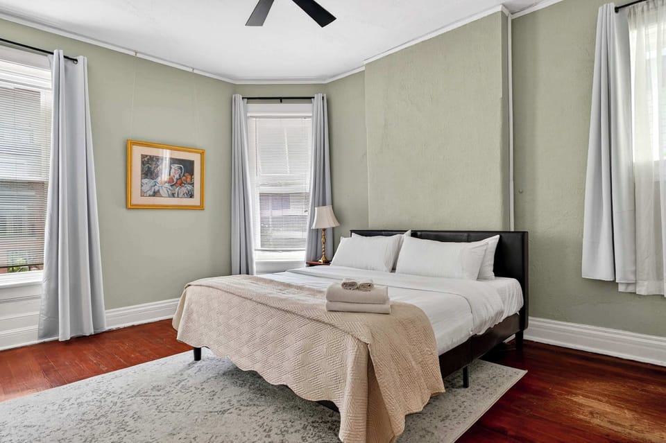 Bedroom 2: Unwind in this inviting bedroom with comfortable bedding and a serene ambiance. Designed for relaxation, it’s the perfect place to recharge and feel at home.