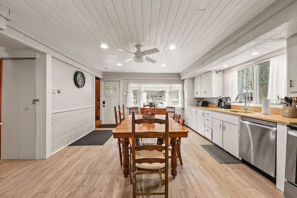 Open dining and kitchen layout makes hosting and gathering effortless and enjoyable.