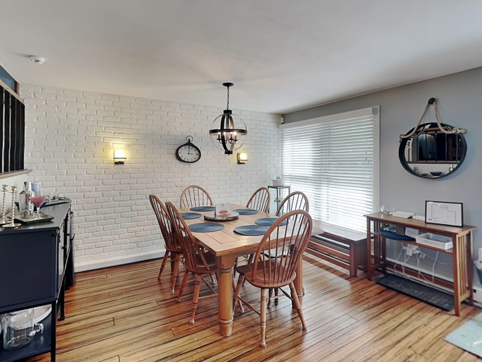 Dining Room w. Cocktail Bar and Seating for 6 - Second Floor