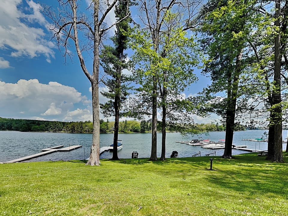 Lakefront w. Lake Views!