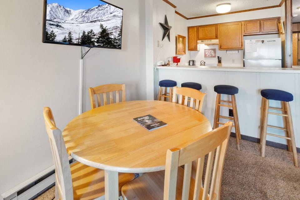 Dining Area Seats 4