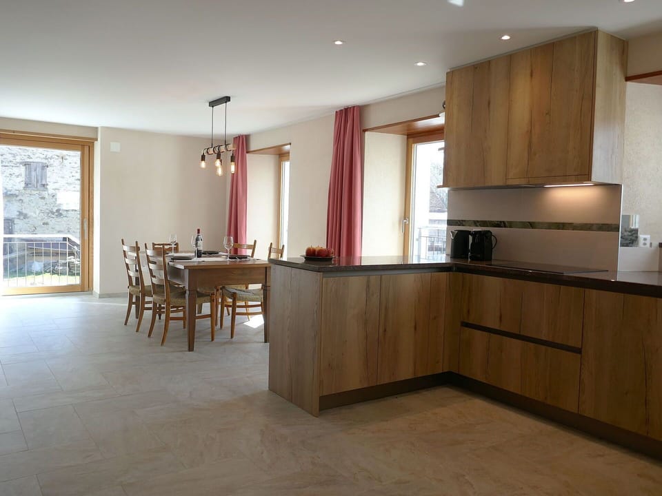 Flooring, Interior Design, Furniture, Floor, Countertop, Wood, Kitchen, Wood Flooring, Ceiling, Cabinetry