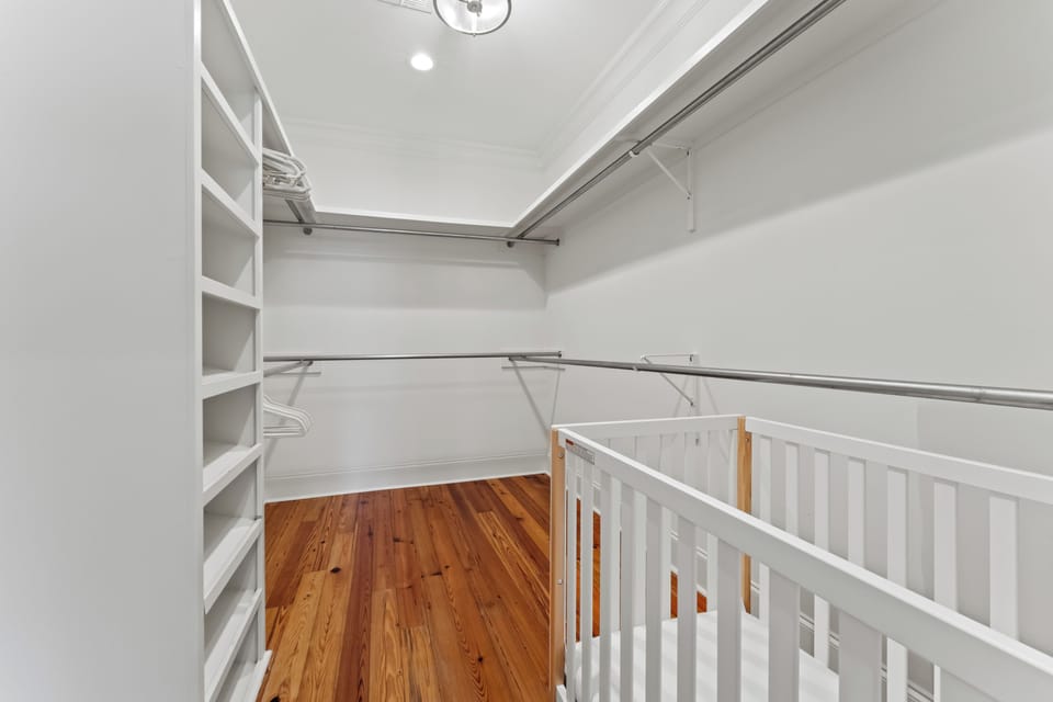 The spacious walk-in closet provides generous storage with built-in shelving and hanging space and equipped with an infant crib. It’s perfect for keeping everything organized during your stay.