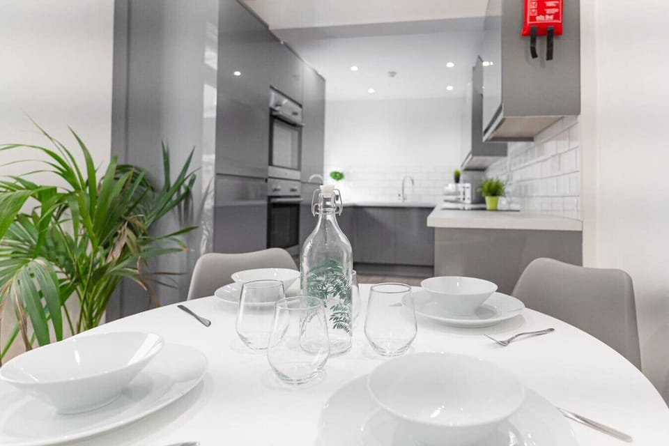 Kitchen x Dining Area
