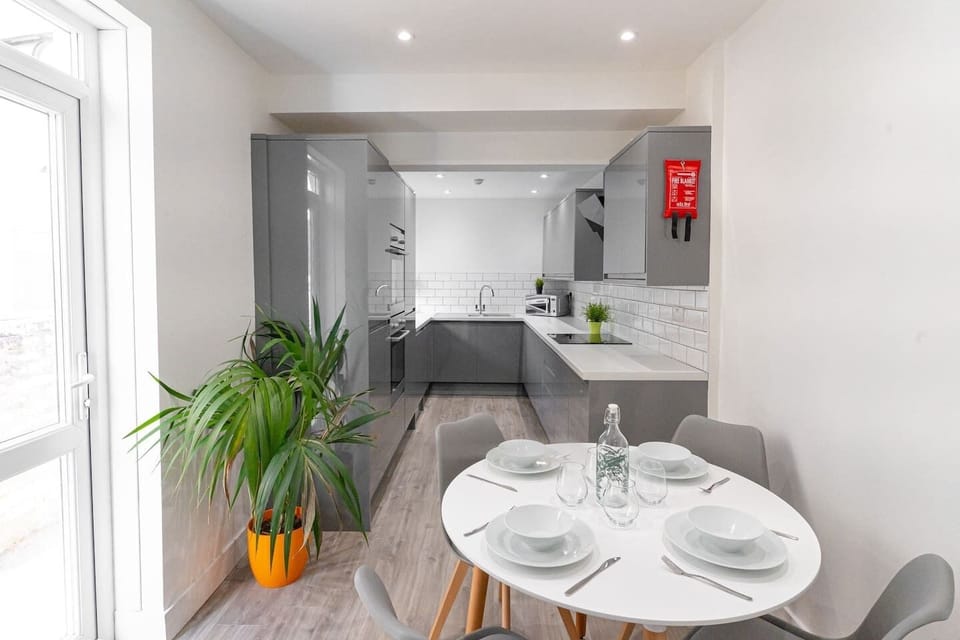 Kitchen x Dining Area