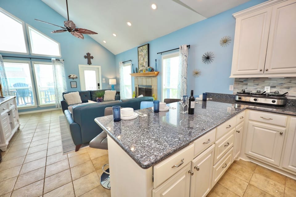  beautiful sitting area off the kitchen there is also extra chair in the laundry