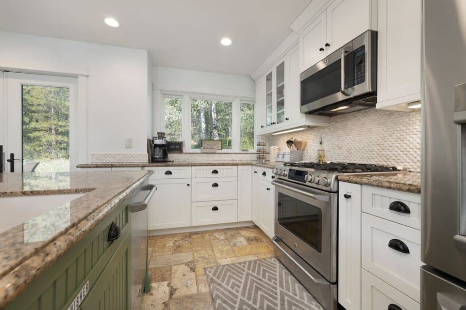 Fully stocked kitchen with everything you need!