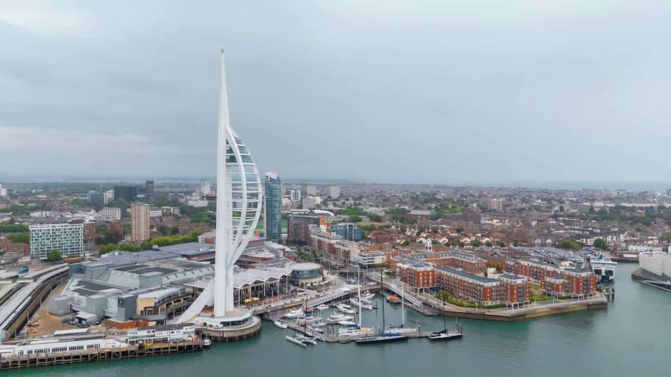 Iconic views of the Spinnaker Tower and vibrant Portsmouth Harbour, just moments away. Explore waterfront restaurants, designer shopping at Gunwharf Quays, historic dockyard attractions, and scenic marina walks right on your doorstep.