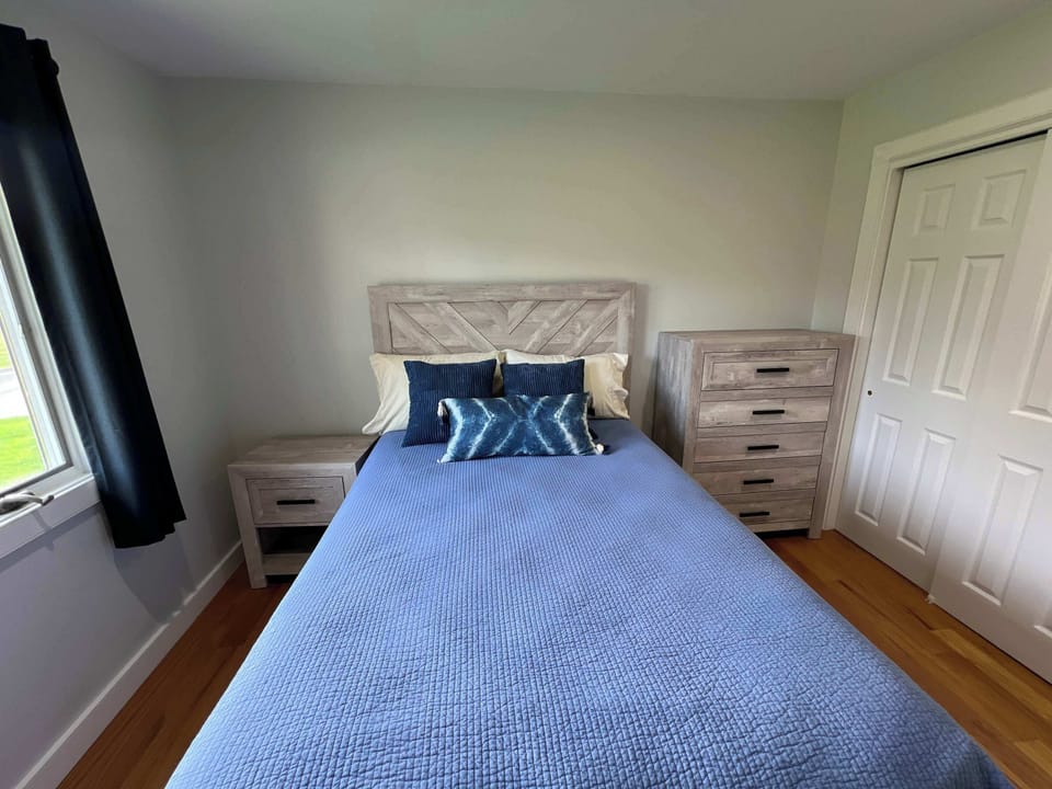 3d bedroom with a Queen size bed