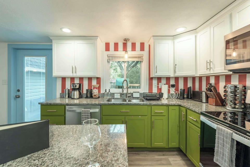 High-End & Fully Equipped – Whether you're making a quick snack or a full meal, this kitchen has everything you need with luxury appliances and plenty of storage.
