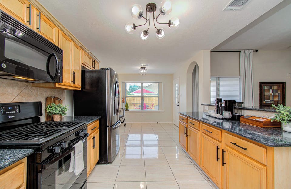 House 2: Spacious, fully equipped kitchen with sleek appliances, ample counter space, and an open flow—perfect for cooking, coffee, and gathering.