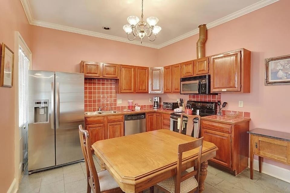 Cook and dine together in a fully equipped, welcoming kitchen.