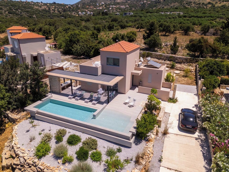 Building Exterior, Outdoor, Pool