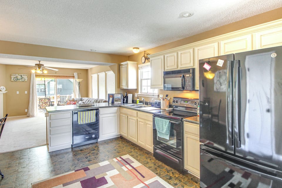 Kitchen | Main Level