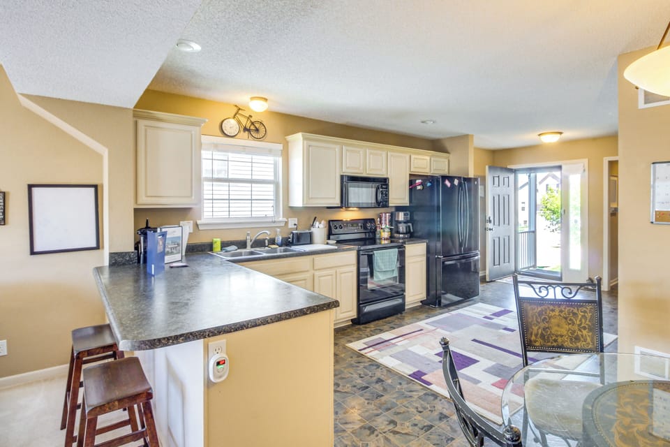 Kitchen | Dining Area