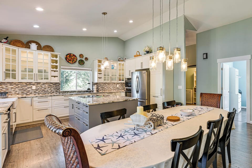 Shelton Vacation Rental | 3BR | 3BA | 2,400 Sq Ft