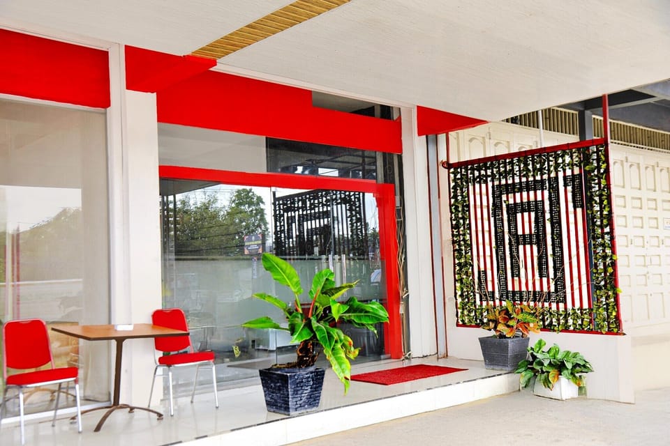 Entrance / Reception