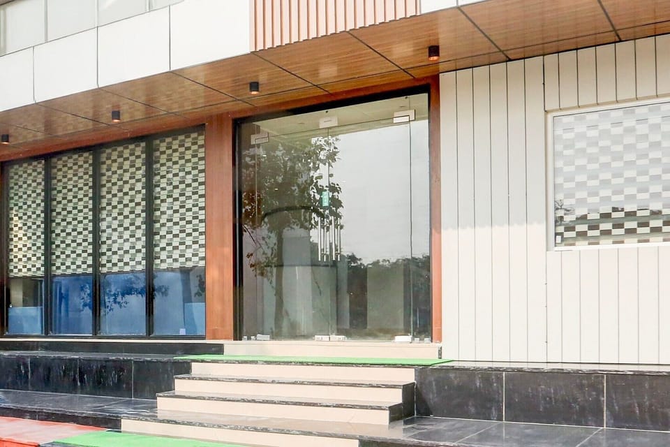 Entrance / Reception