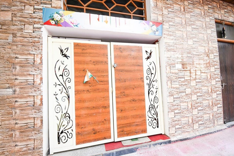 Entrance / Reception