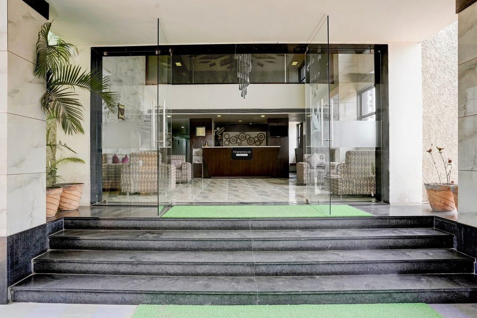 Entrance / Reception