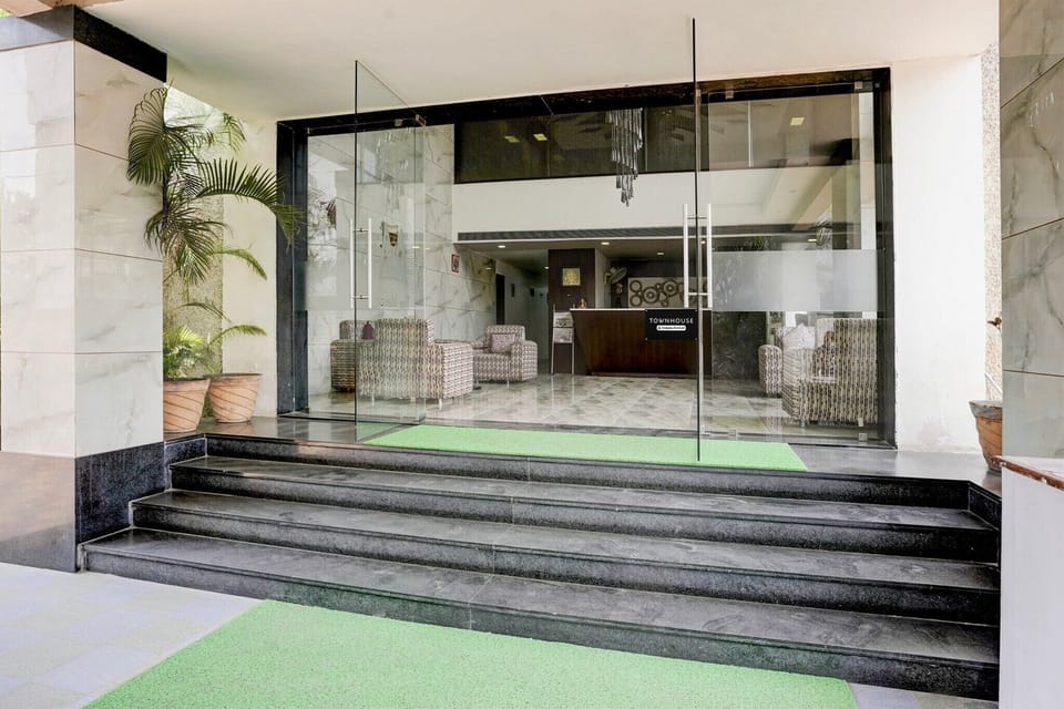 Entrance / Reception