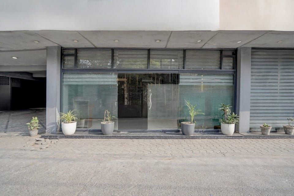 Entrance / Reception