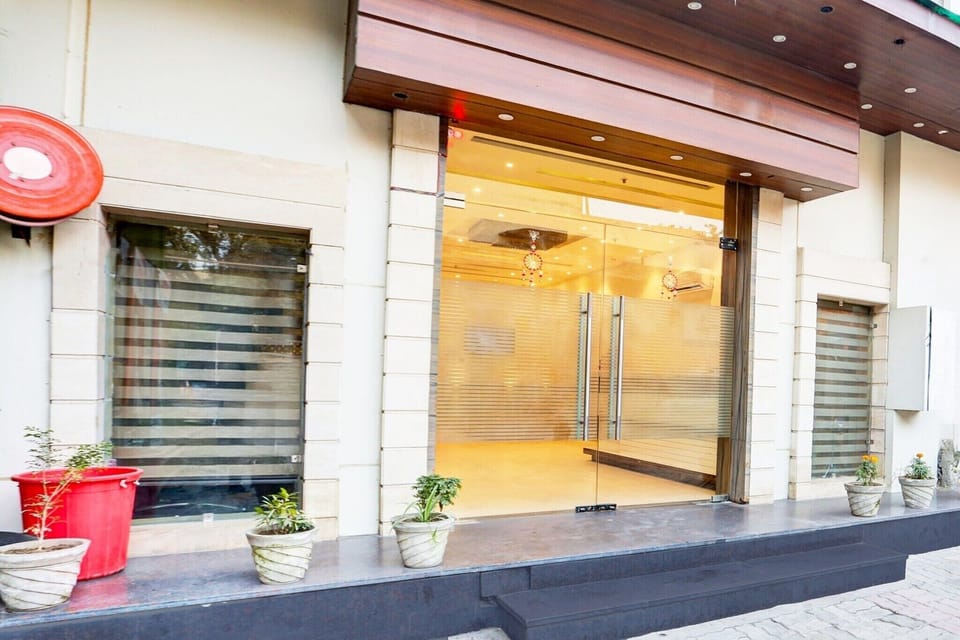 Entrance / Reception