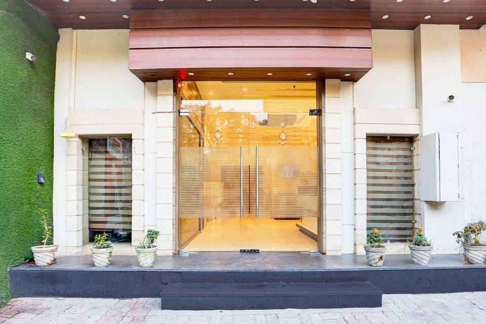 Entrance / Reception