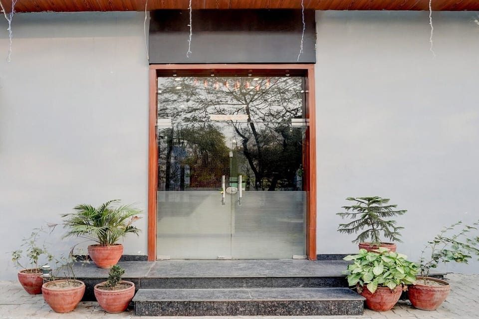 Entrance / Reception